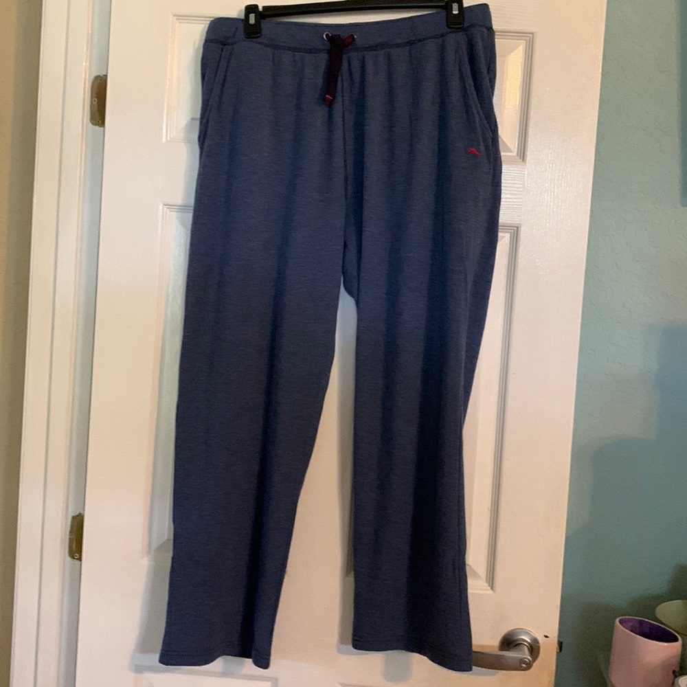 Tommy Bahama men’s lounge pants in navy with red trim.  Pockets.